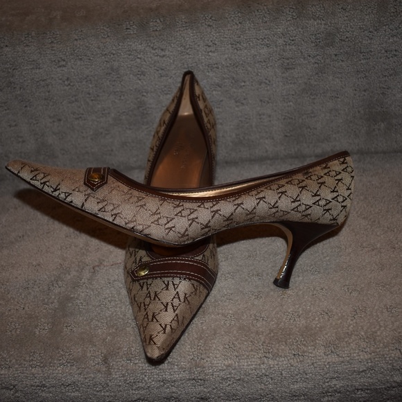 Anne Klein signature brown heel size 9 - Picture 1 of 3